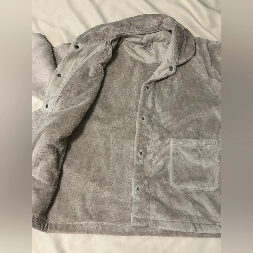 Muji Plush T Shirt Jacket with Snap Buttons - XL - Picture 6 of 8